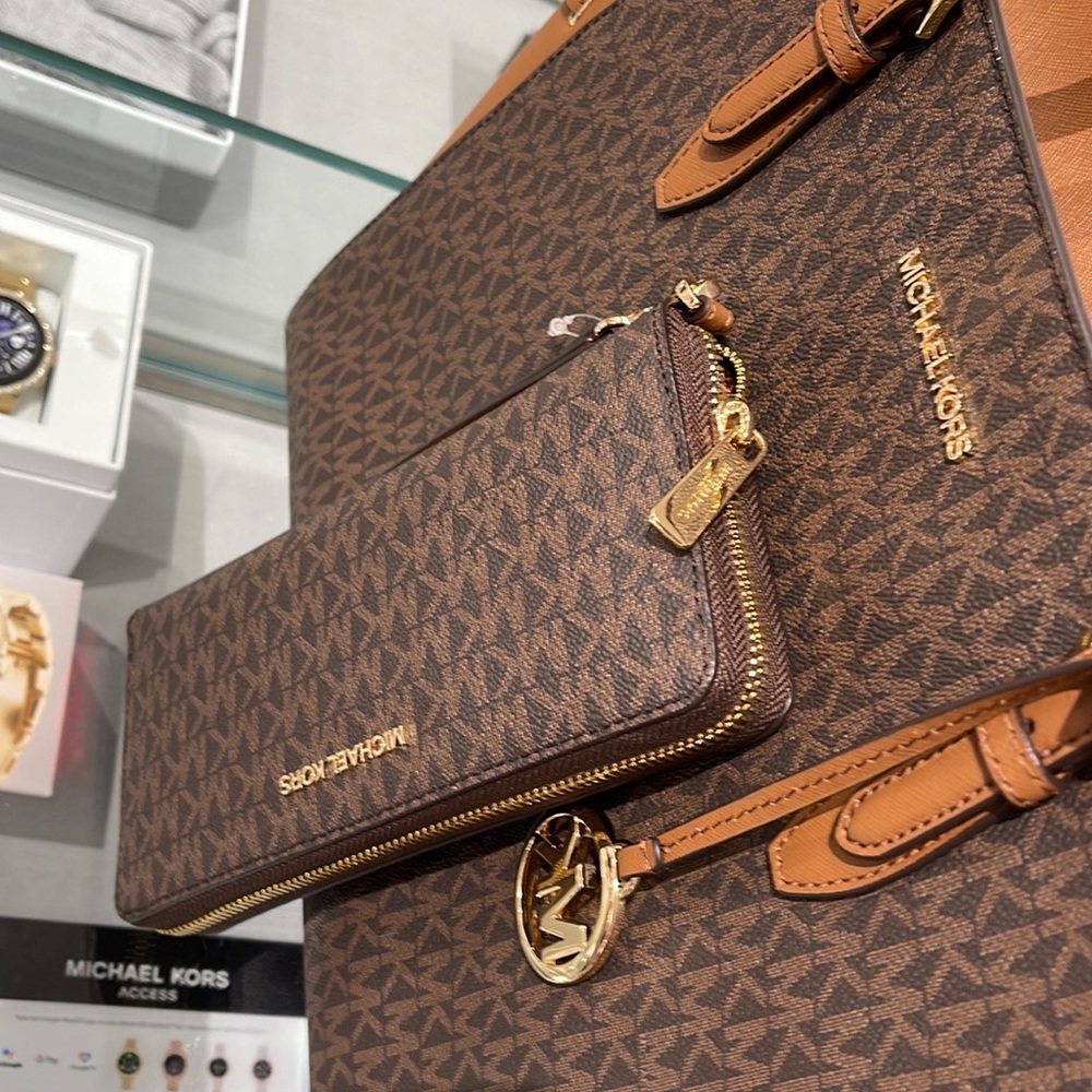 Michael Kors Jet Set Travel Large Travel CONTINENTAL wallet-wristlet-phoneholder - Picture 4 of 16
